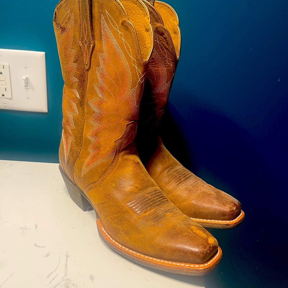 Women’s Ariat Cowboy Boots - Picture 1 of 2